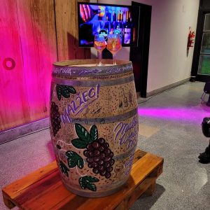 El Pala, uno de los principales artistas plásticos de la ciudad, desembarco en el mundo del vino