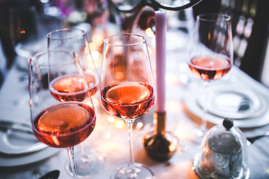 Día Mundial del Vino Rosado: mitos y verdades de un clásico|El magazine de vinos, gastronomía y lifestyle para las mentes inquietas