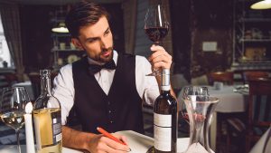 La gran prueba de expertos catadores en una feria de vinos