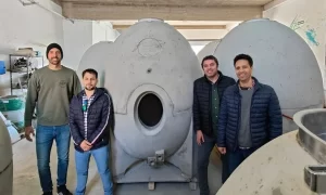 Una empresa marplatense fabrica un insumo innovador para la producción de vino, cerveza y gin