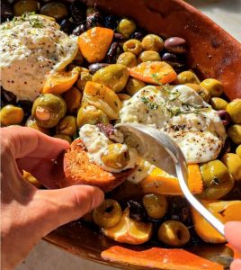 ACEITUNAS ASADAS CON BURRATA