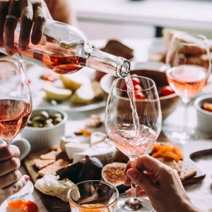 Día Mundial del Vino Rosado: mitos y verdades del compañero perfecto